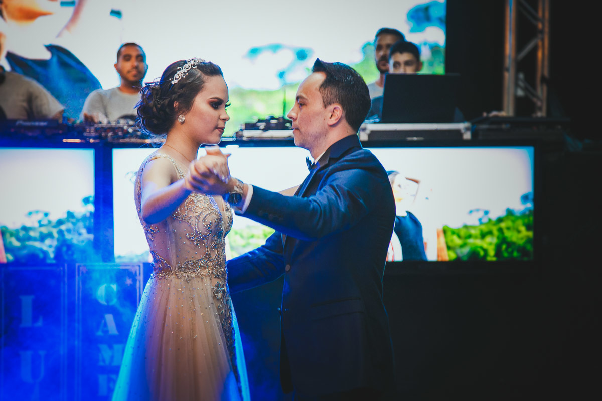 Valsa com o príncipe, Laysa em noite de princesa.