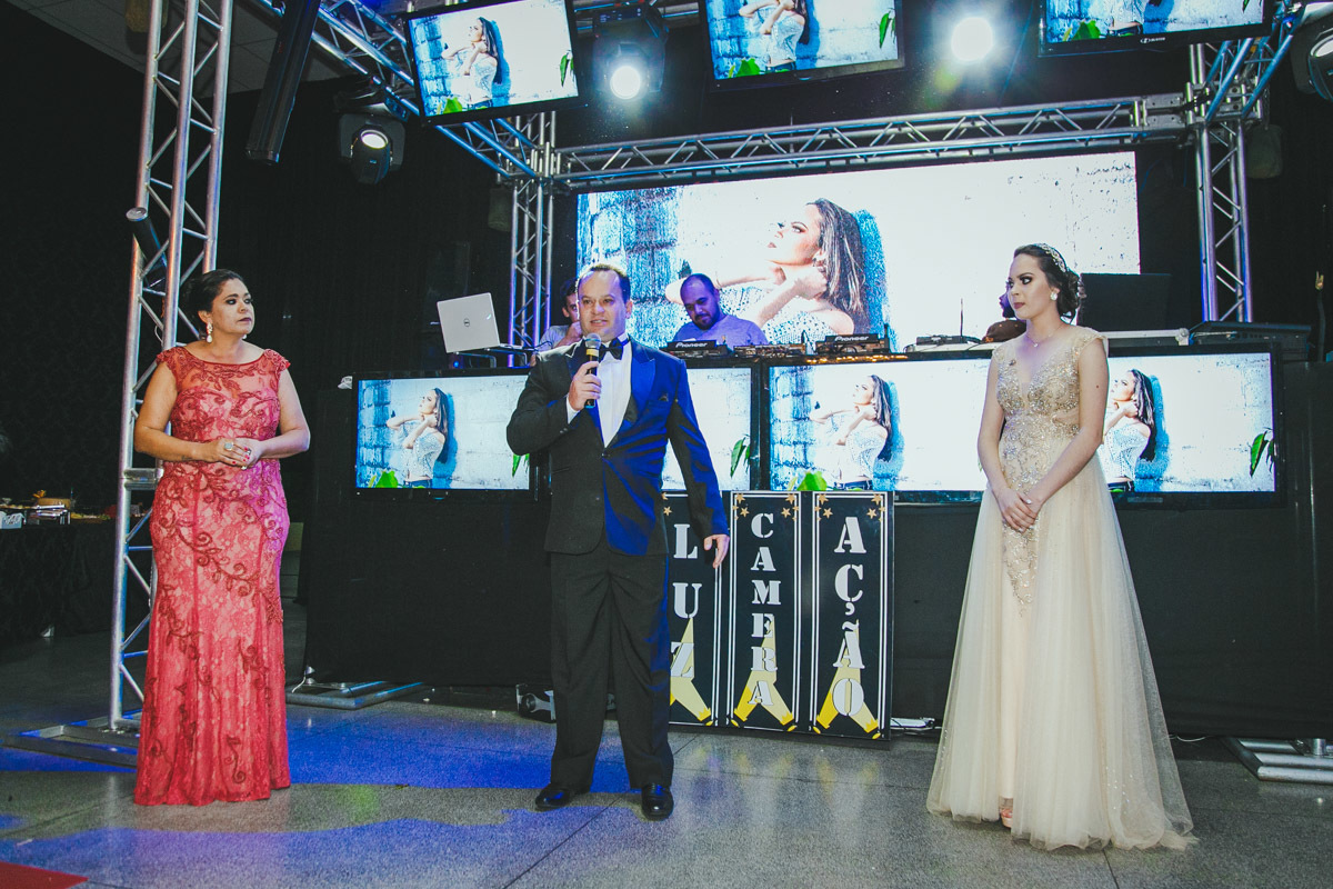 Charles, agradece os convidados e faz uma linda homenagem a sua filha Laysa.