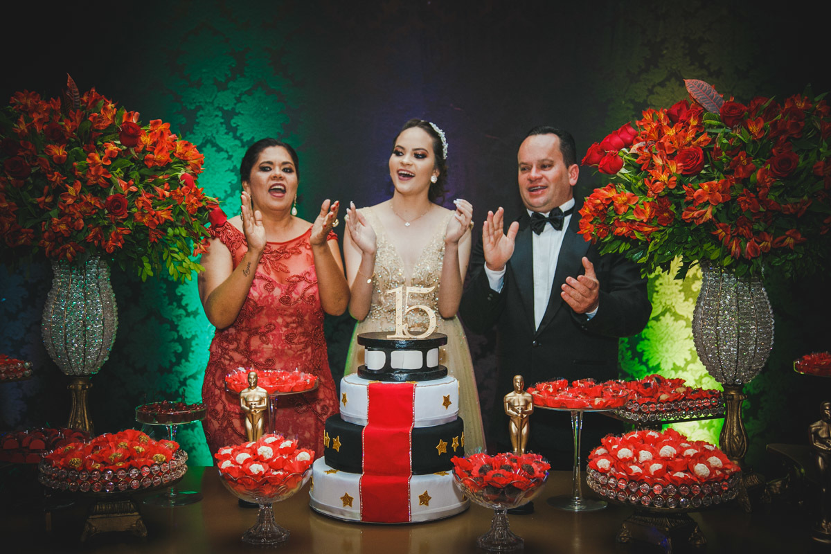 Chegou a hora dos parabéns, com quem será? Com quem será?