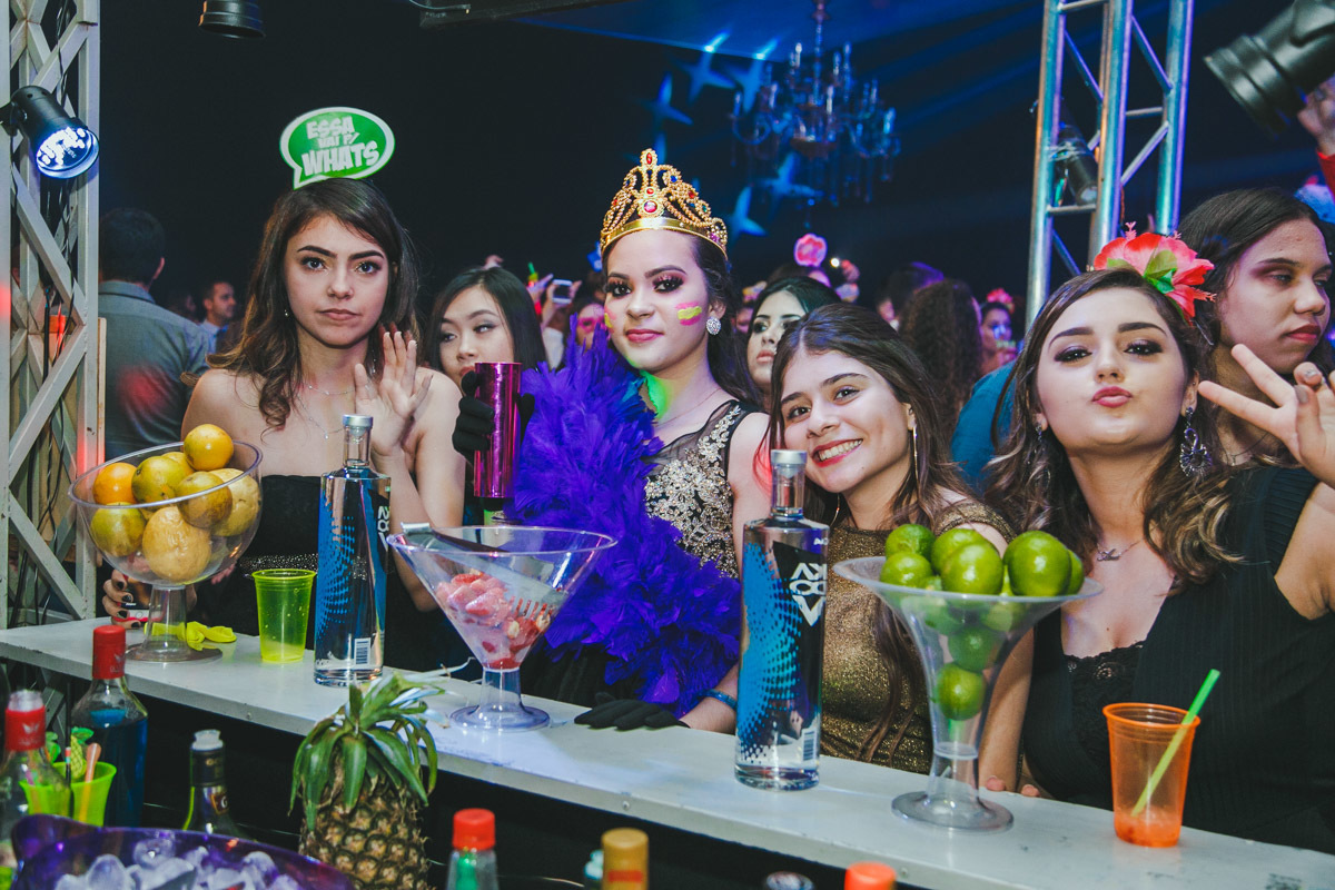 Pose pra foto no balcão dos Bar Man