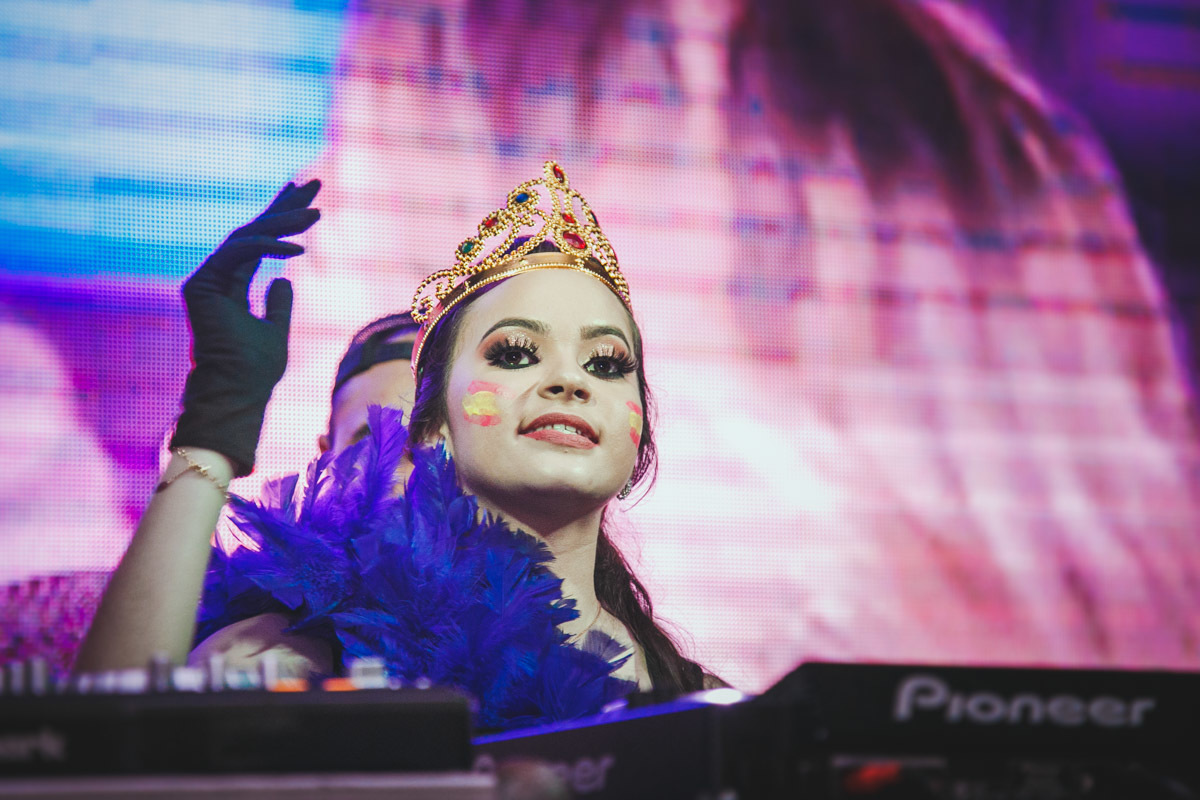 Laysa toca a festa, dj