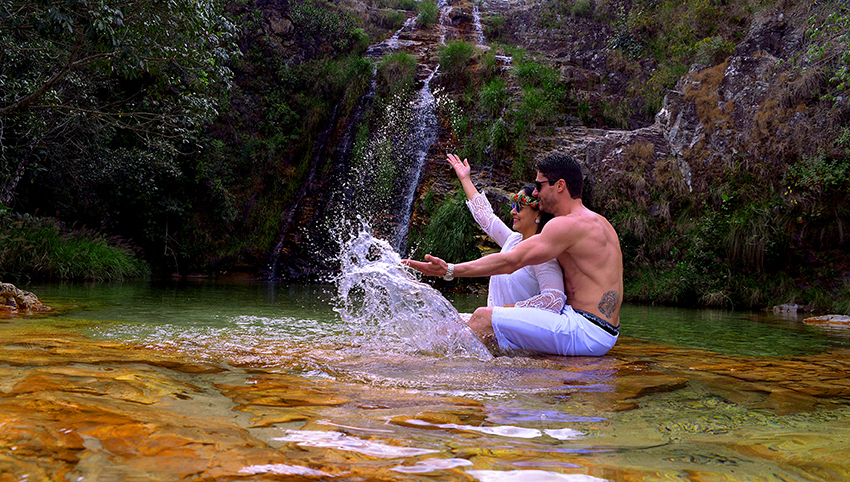 Pré Wedding de Paula e Osmar feito em uma bela cachoeira chamada lagoa azul em Capitólio MG  foram eternizadas pelo fotografo de Barretos SP André Monteiro
