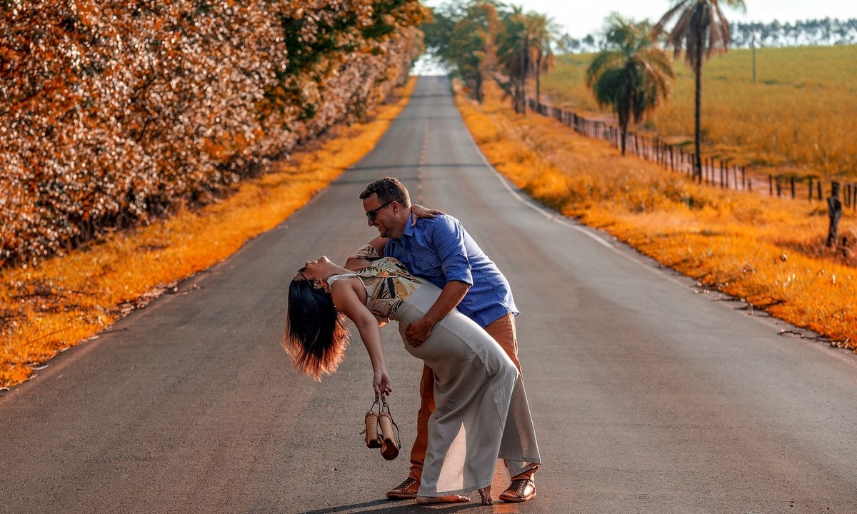 Quando a noiva tira os sapatos e fica a vontade na sessão de fotos  as lentes do fotografo André Monteiro  não perdoam 