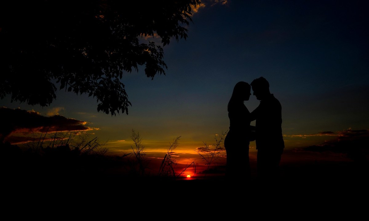 fotografia de pré wedding com um lindo por do sol em Barretos SP (fotografia André Monteiro)