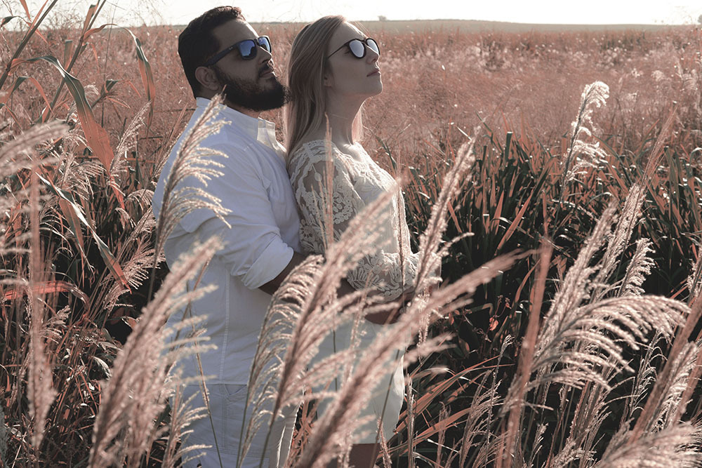 Fotos no Campo de pré wedding feitas por André Monteiro Fotografia de Barretos SP