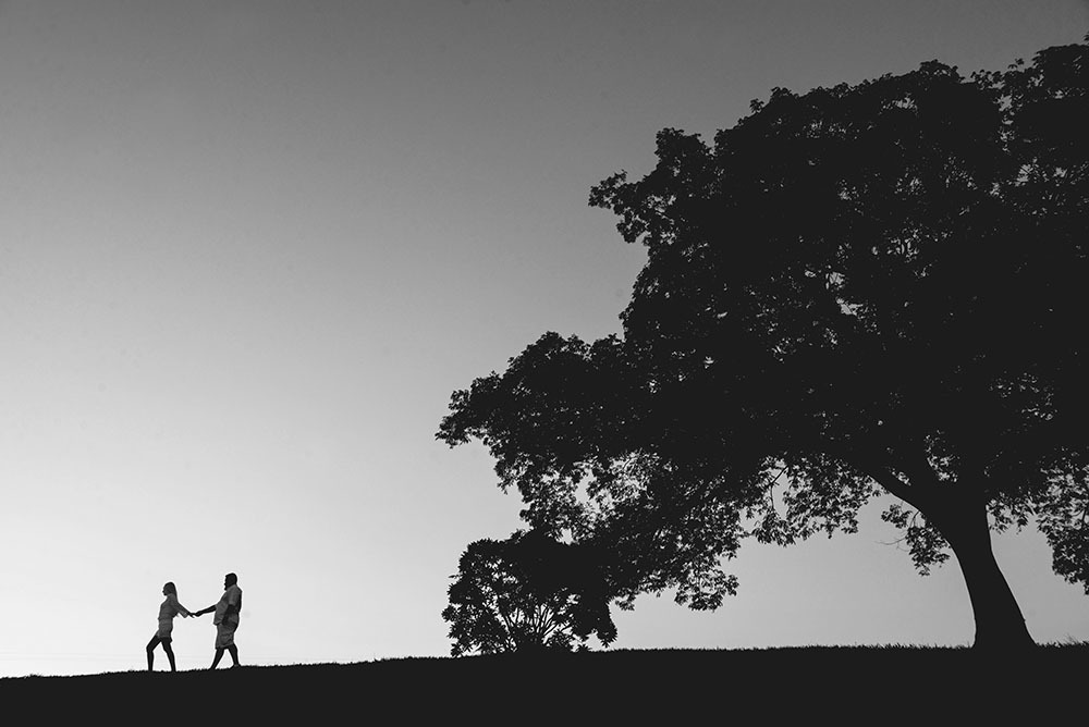 Foto em preto e Branco em sessão de Pré Casamento de Thais e Thyago fotos por André Monteiro 