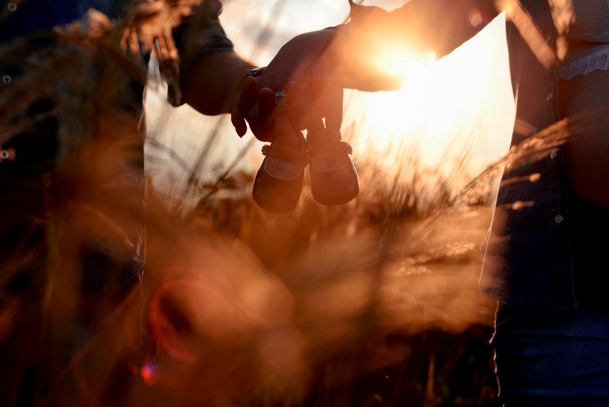 Fotografia de gestante no final de tarde pelas lentes do fotografo andré monteiro do interior de SP.
