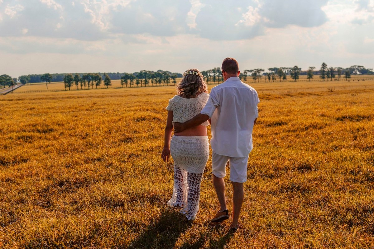 Fotos de Gestação no campo feitas por André Monteiro Fotografia