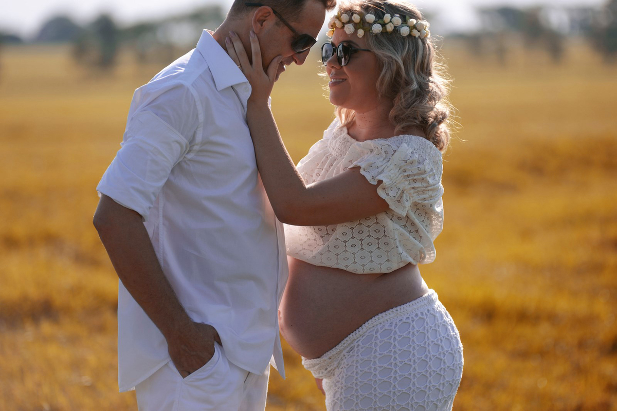fotografia de gestante cheia de amor eternizada pelas lentes do fotografo andré monteiro de barretos sp