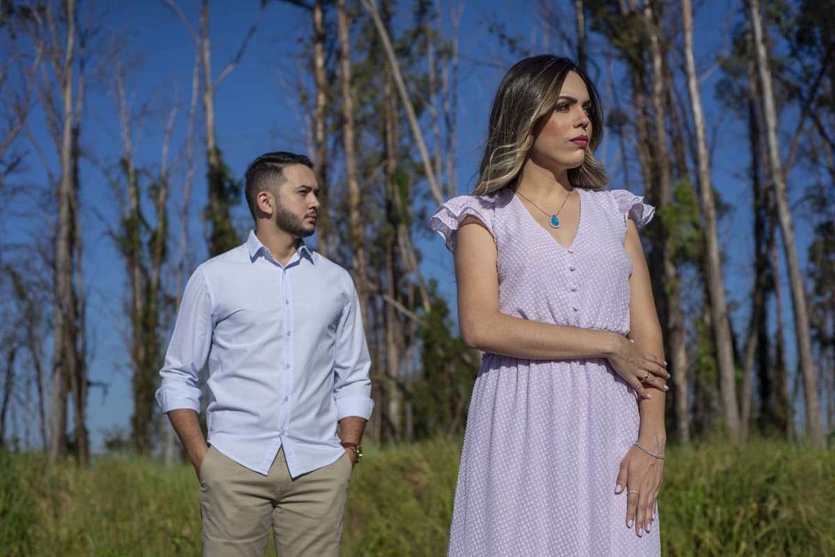 sessão de casal com céu azul fotos andré monteiro
