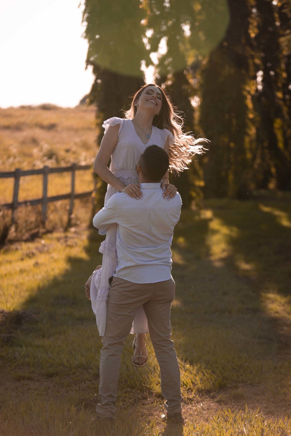 sessão de pré wedding com lindo por do sol