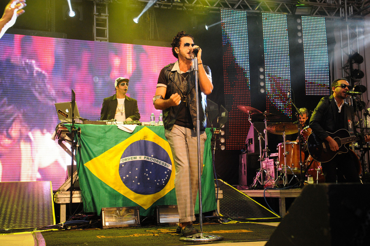 festa 15 anos Buffet Torres Debutante gabriella Rubens Decorações Festa de Debutante Robô