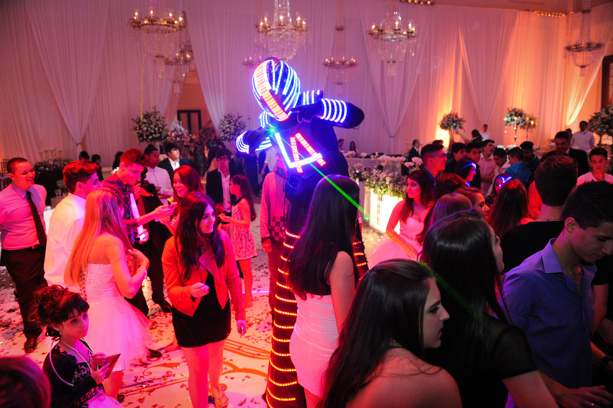 festa 15 anos Buffet Torres Debutante gabriella Rubens Decorações Festa de Debutante Robô