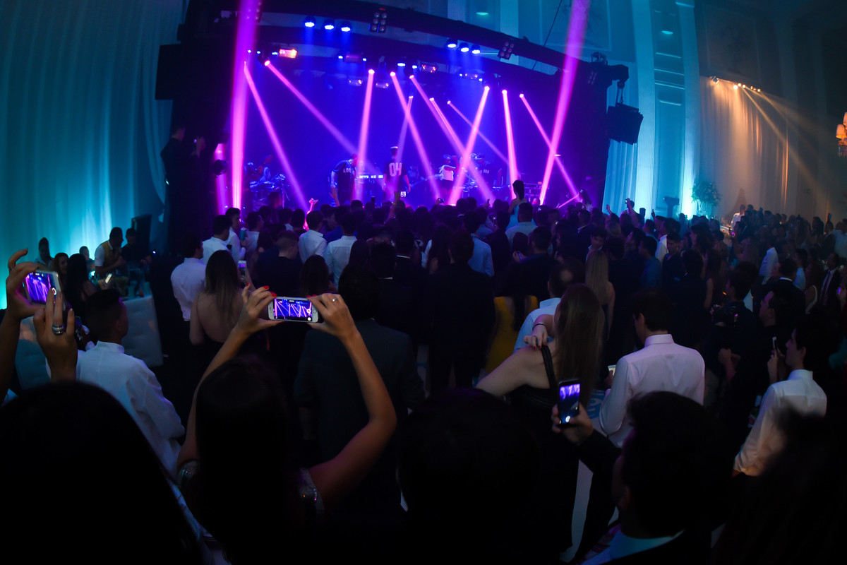 Festa de 15 anos Rafaella de Santis, Buffet Torres, Show Anitta, A Liga, Debutante, Israel Valentim, Kaíque Migliotty,