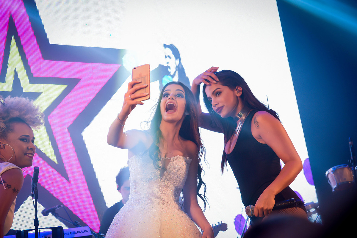 Festa de 15 anos Rafaella de Santis, Buffet Torres, Show Anitta, A Liga, Debutante, Israel Valentim, Kaíque Migliotty,