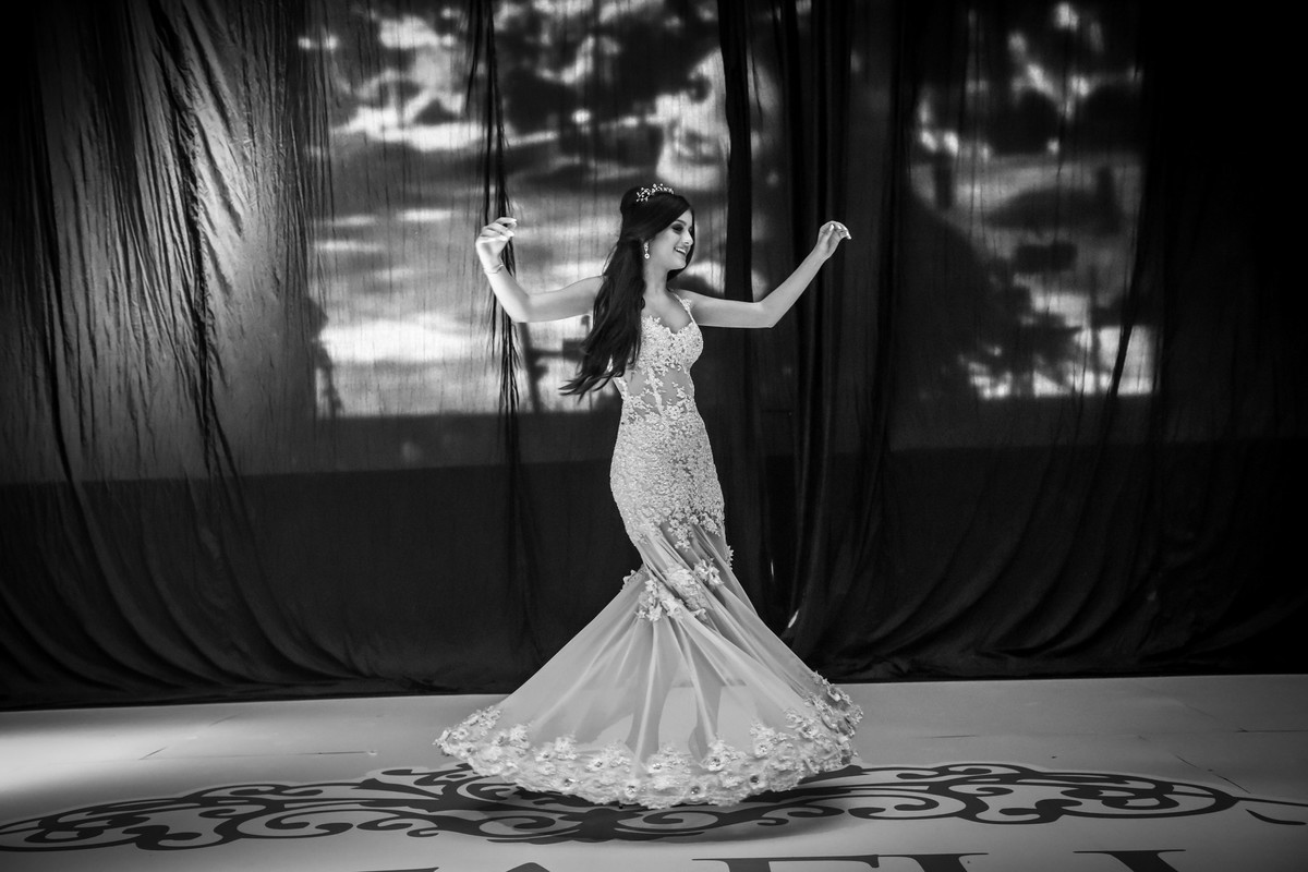 Festa de 15 anos Rafaella de Santis, Buffet Torres, Show Anitta, A Liga, Debutante, Israel Valentim, Kaíque Migliotty,