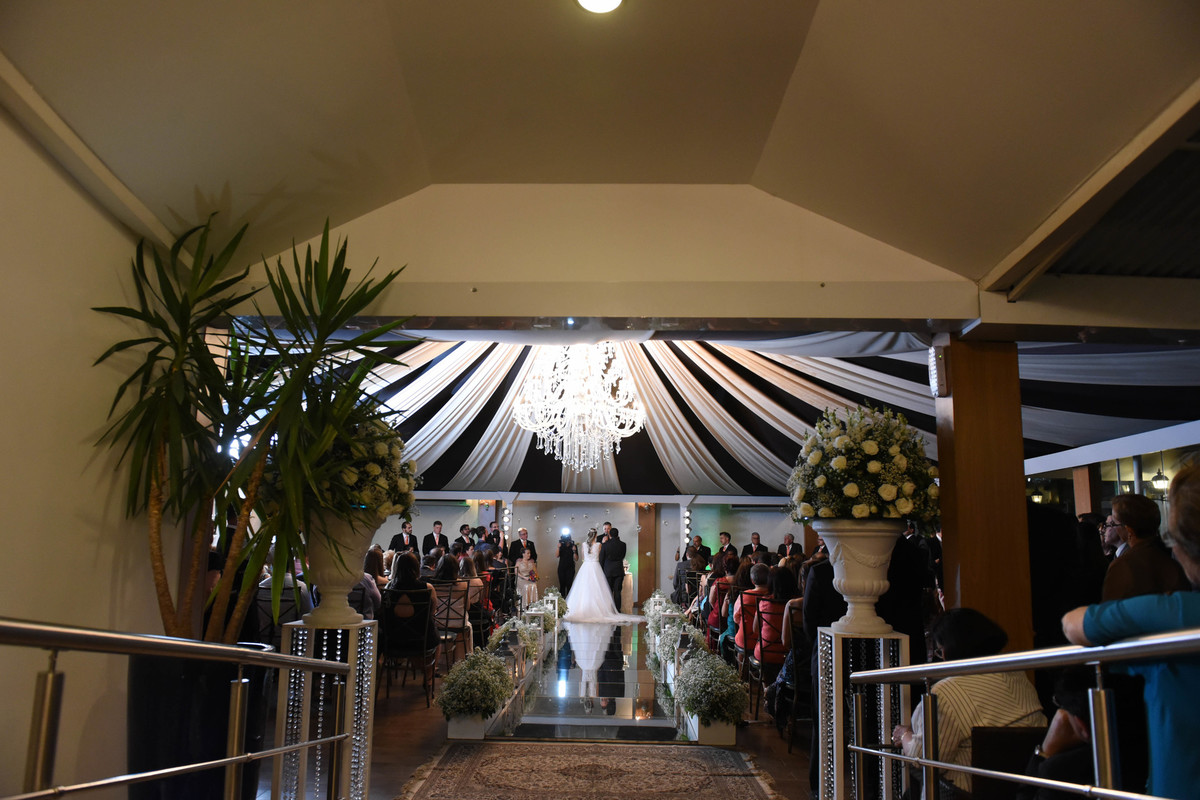 tenda tropical da cerimonia no local, casamento no buffet
