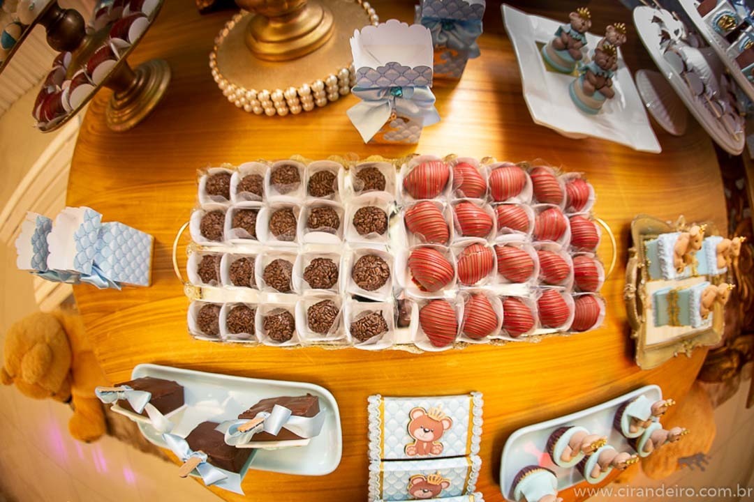 festa de aniversario de bebe menino de 1 ano com tema ursinho da realeza buffet vila dos sonhos