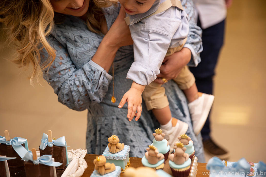 festa de aniversario de bebe menino de 1 ano com tema ursinho da realeza buffet vila dos sonhos