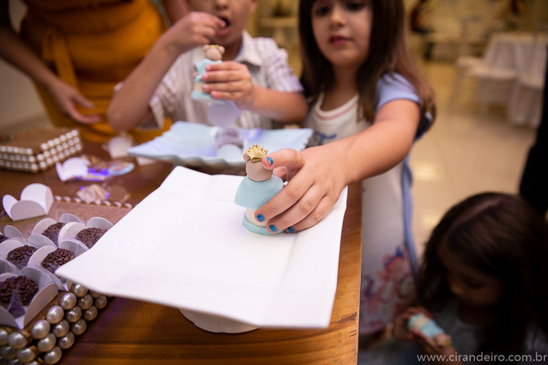 festa de aniversario de bebe menino de 1 ano com tema ursinho da realeza buffet vila dos sonhos