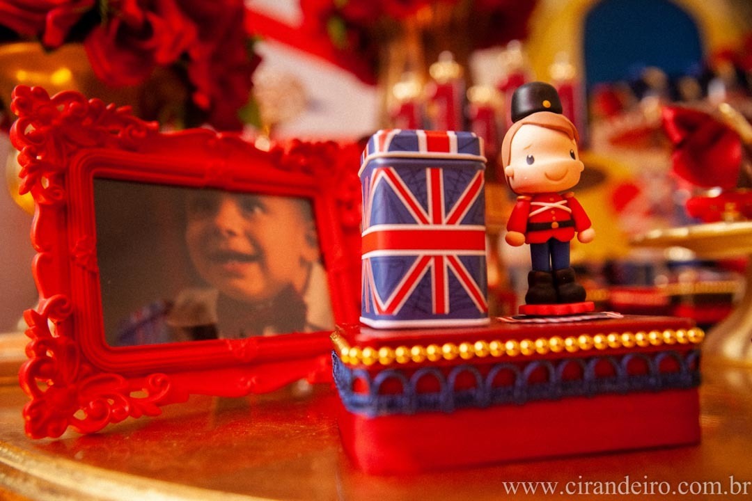 festa de aniversario de bebe menino de 1 ano com tema londres buffet rapanui