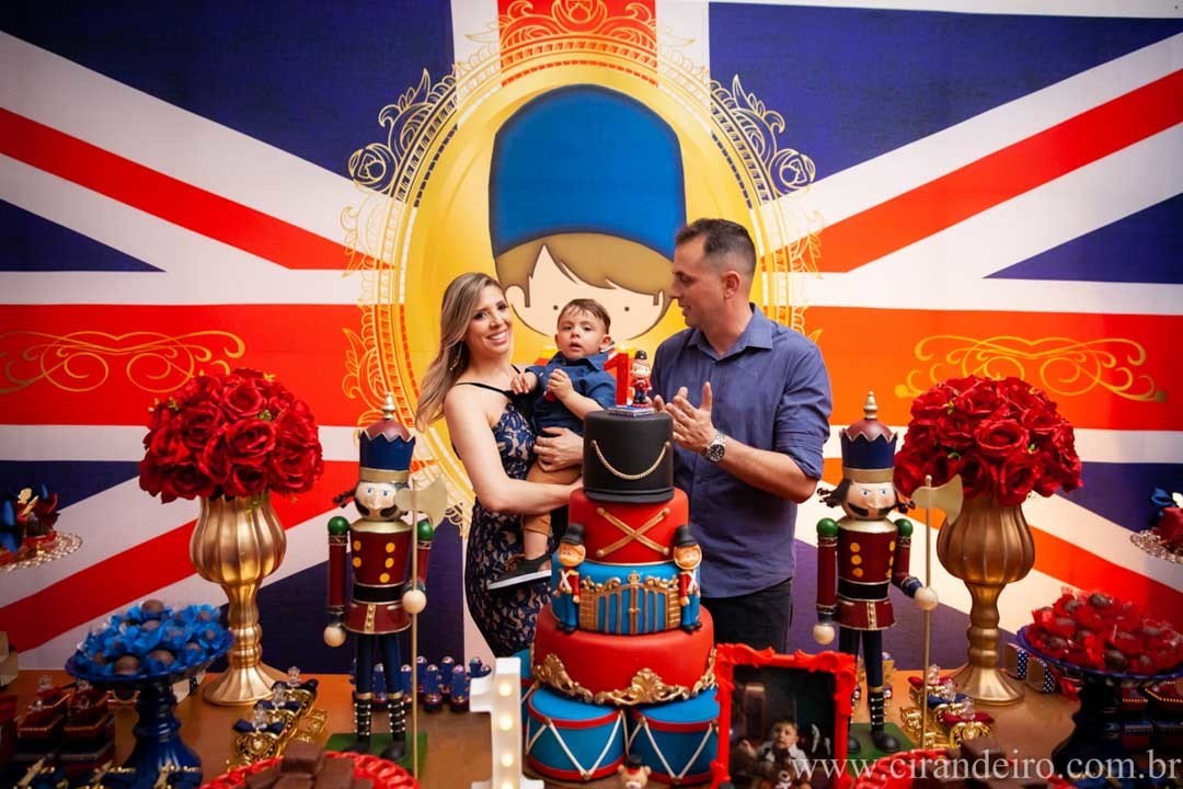 festa de aniversario de bebe menino de 1 ano com tema londres buffet rapanui