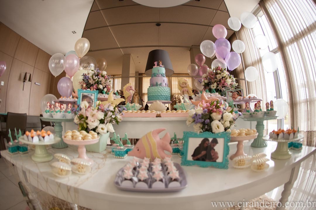 festa de aniversario em casa de bebe menina de 1 ano com tema fundo do mar