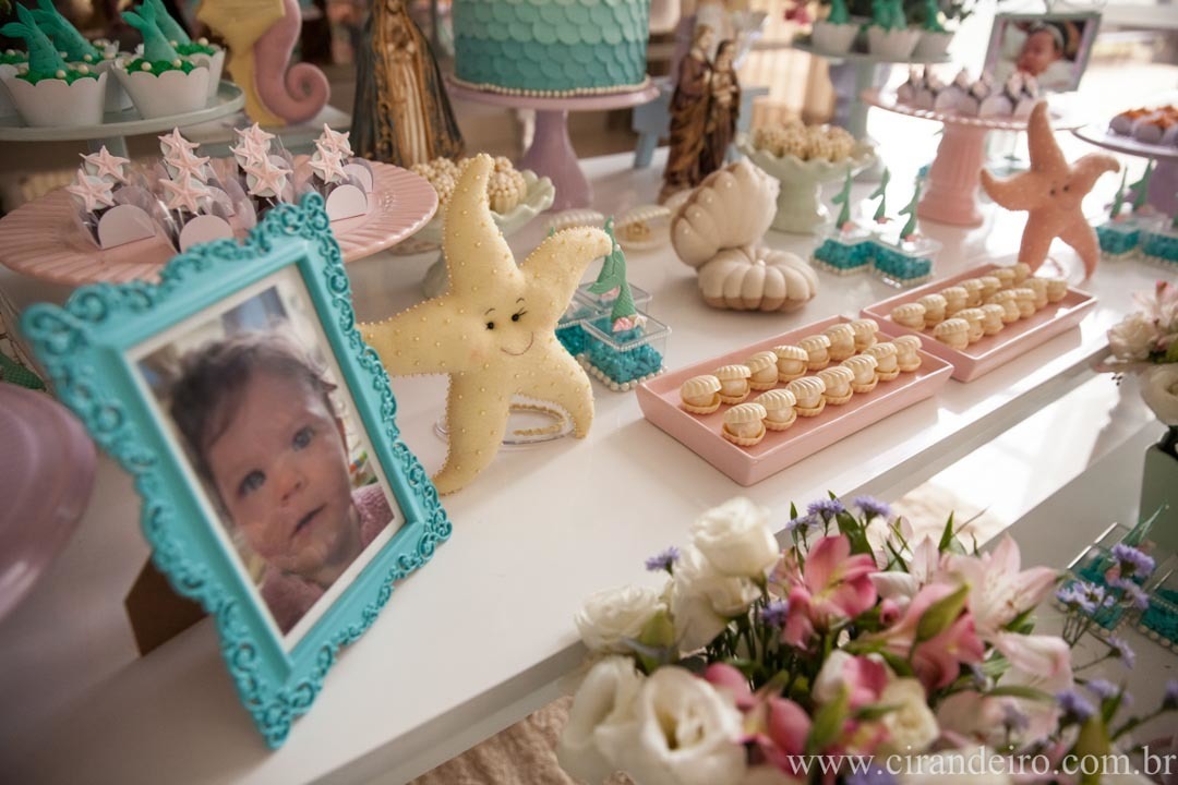festa de aniversario em casa de bebe menina de 1 ano com tema fundo do mar