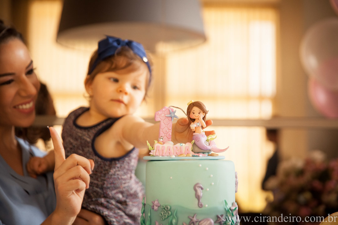 festa de aniversario em casa de bebe menina de 1 ano com tema fundo do mar