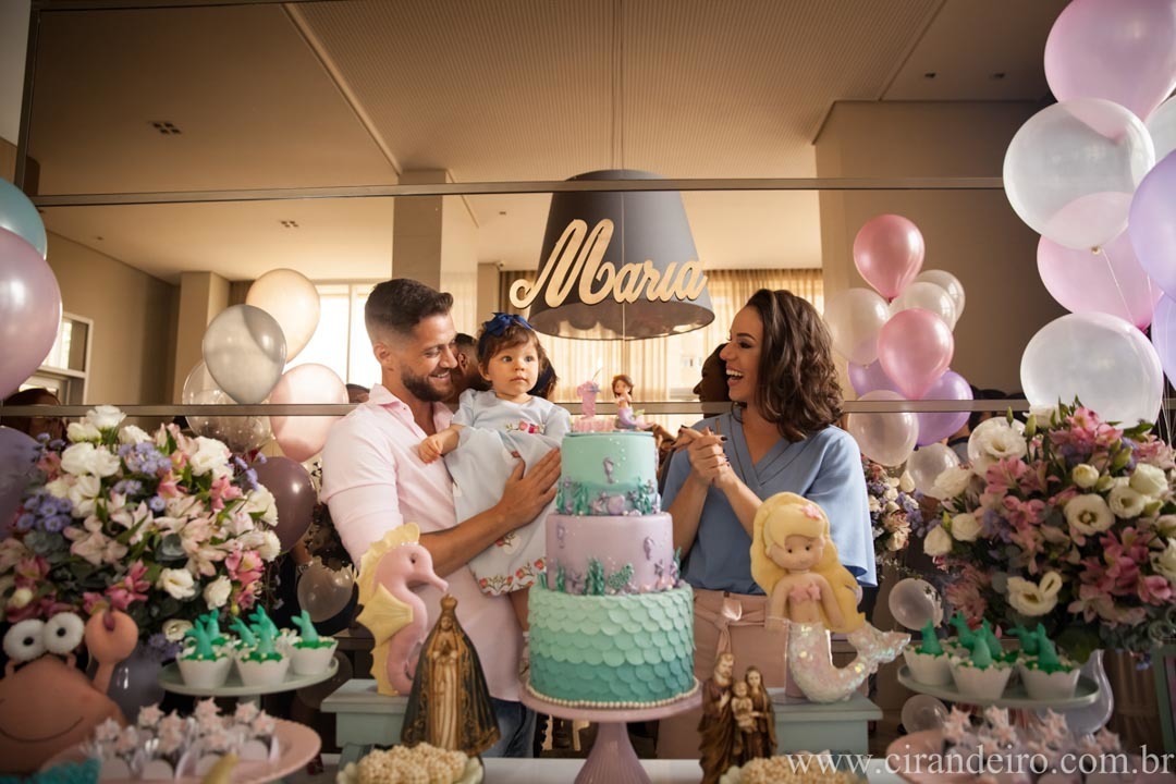 festa de aniversario em casa de bebe menina de 1 ano com tema fundo do mar