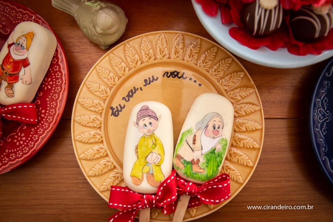 festa de aniversario em casa de bebe menina de 1 ano com tema branca de neve