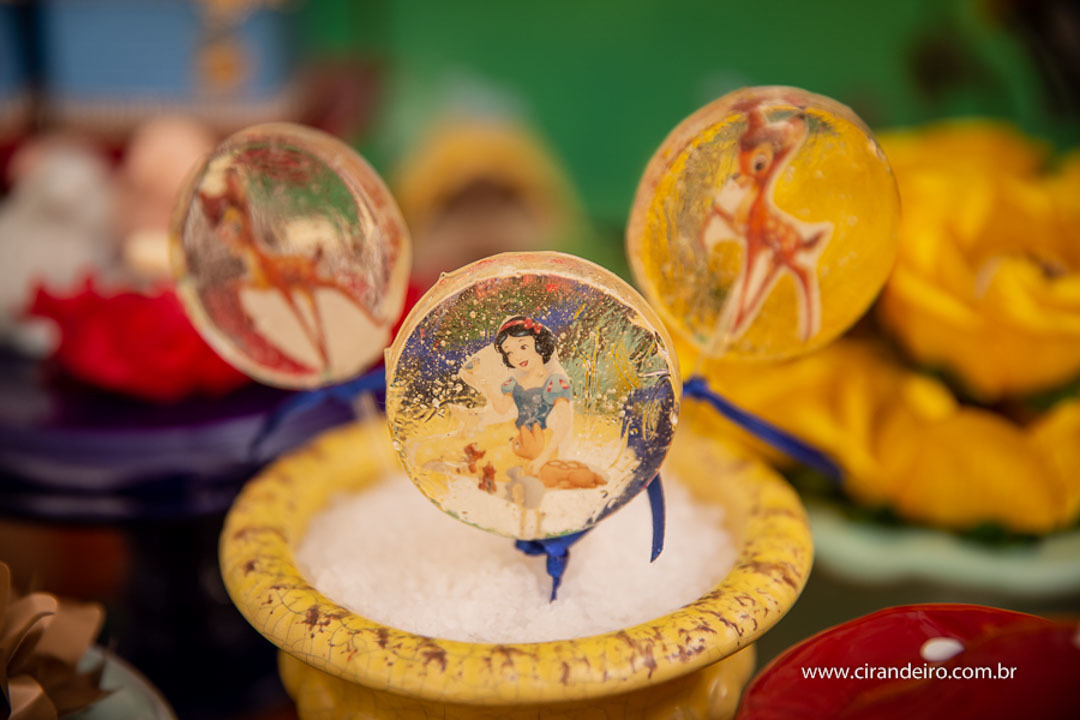 festa de aniversario em casa de bebe menina de 1 ano com tema branca de neve