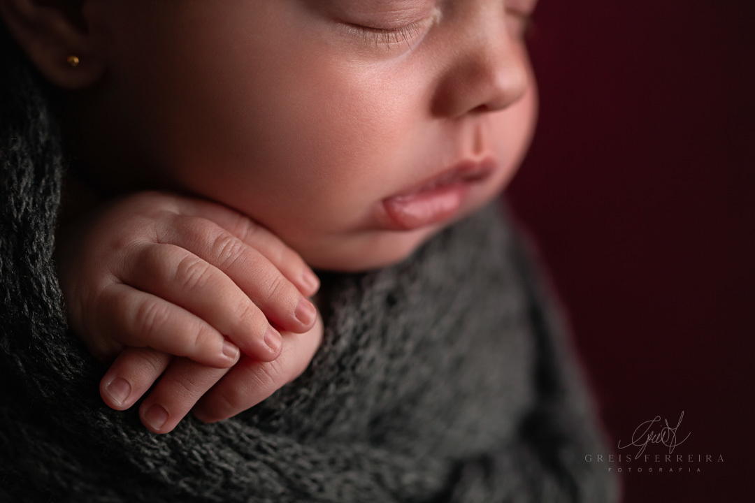 ensaio newborn recem nascido fotografia de bebe menina detalhes boquinha