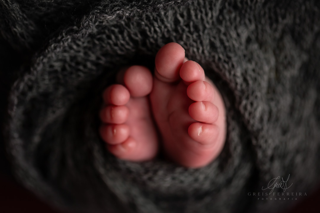 ensaio newborn recem nascido fotografia de bebe menina detalhes pezinho