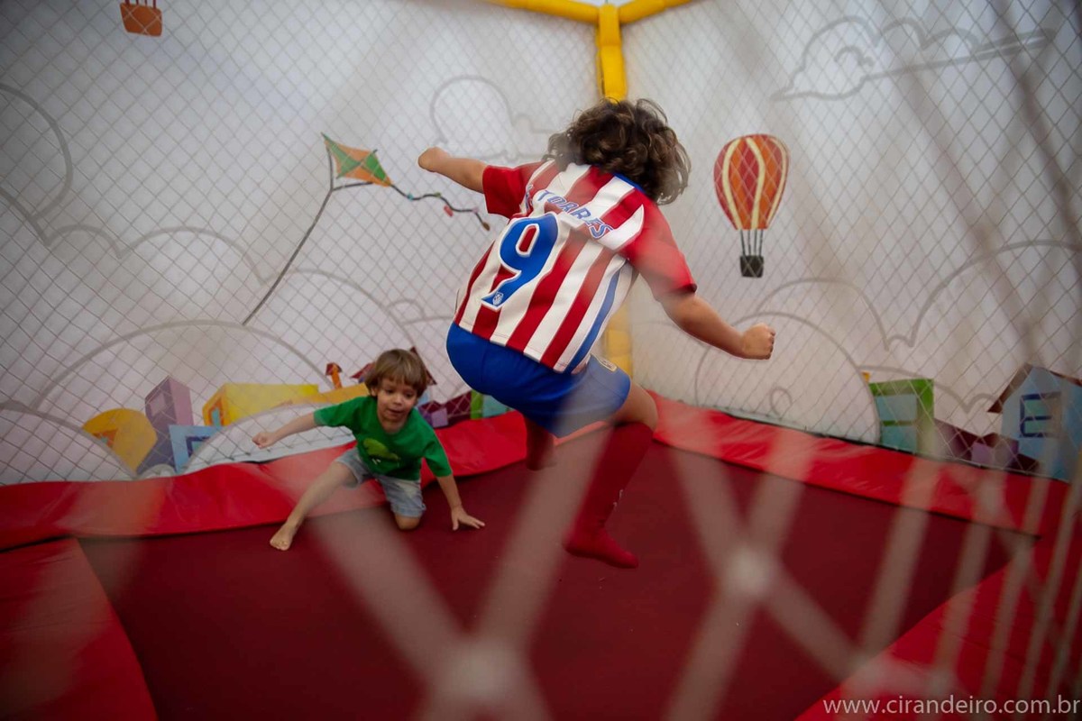 festa de aniversario de menino de 4 ano com tema de futebol buffet vila dos sonhos