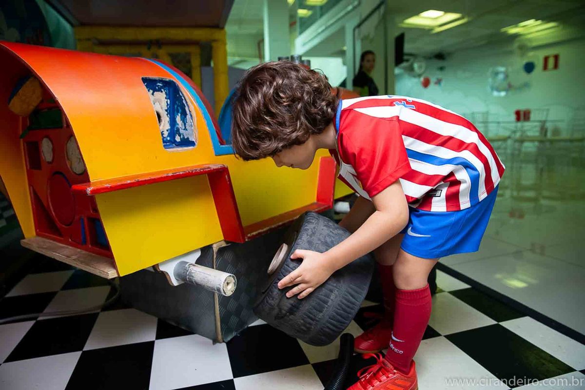 festa de aniversario de menino de 4 ano com tema de futebol buffet vila dos sonhos