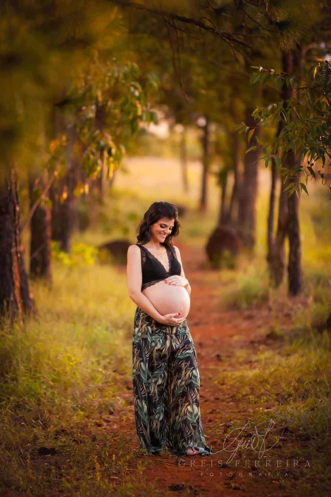 Ensaio Gestante Externo 30 semanas foto gestação com pai casal filho sindorme down