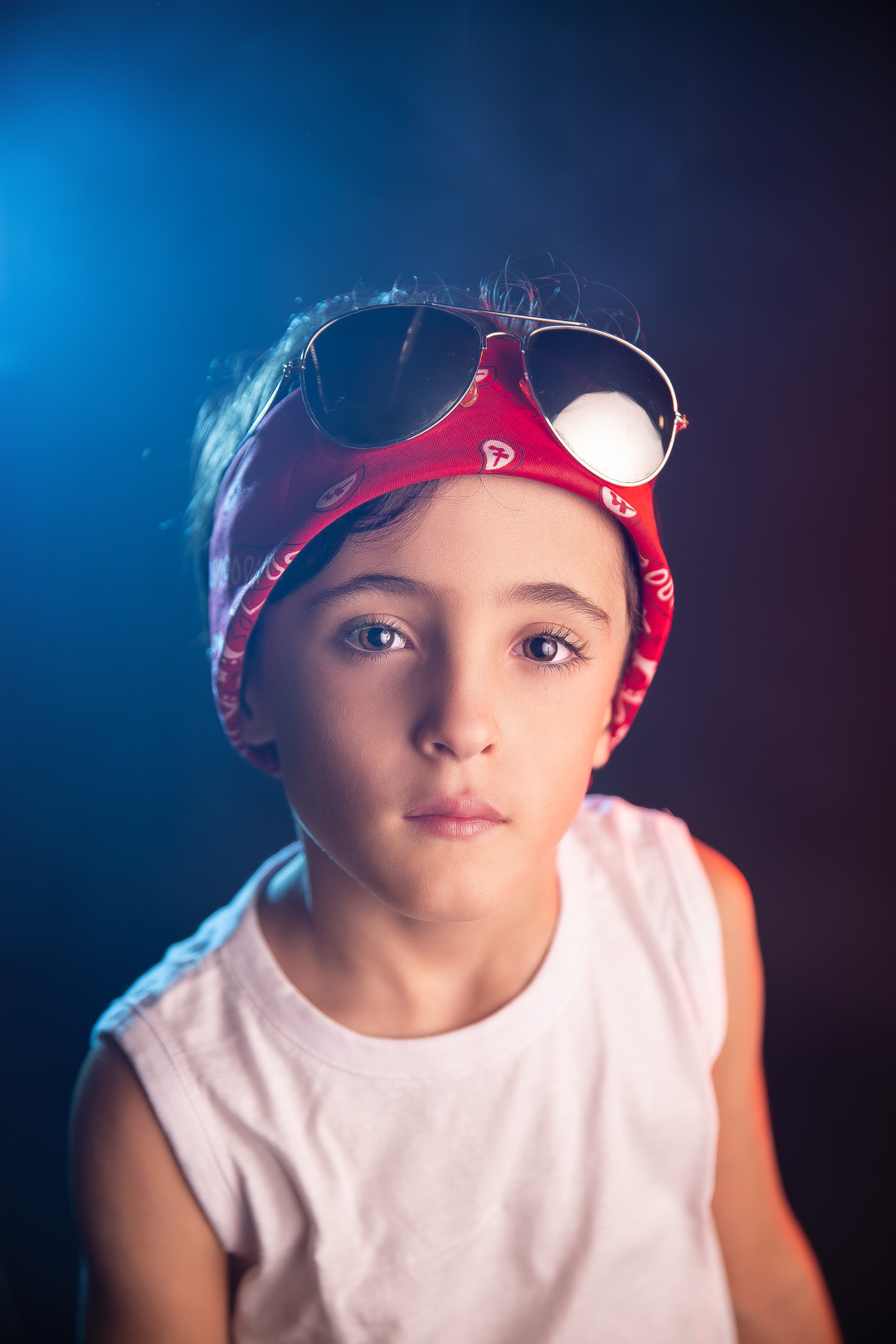 ensaio infantil rock menino oculos escuro violao bandana guns roes axl