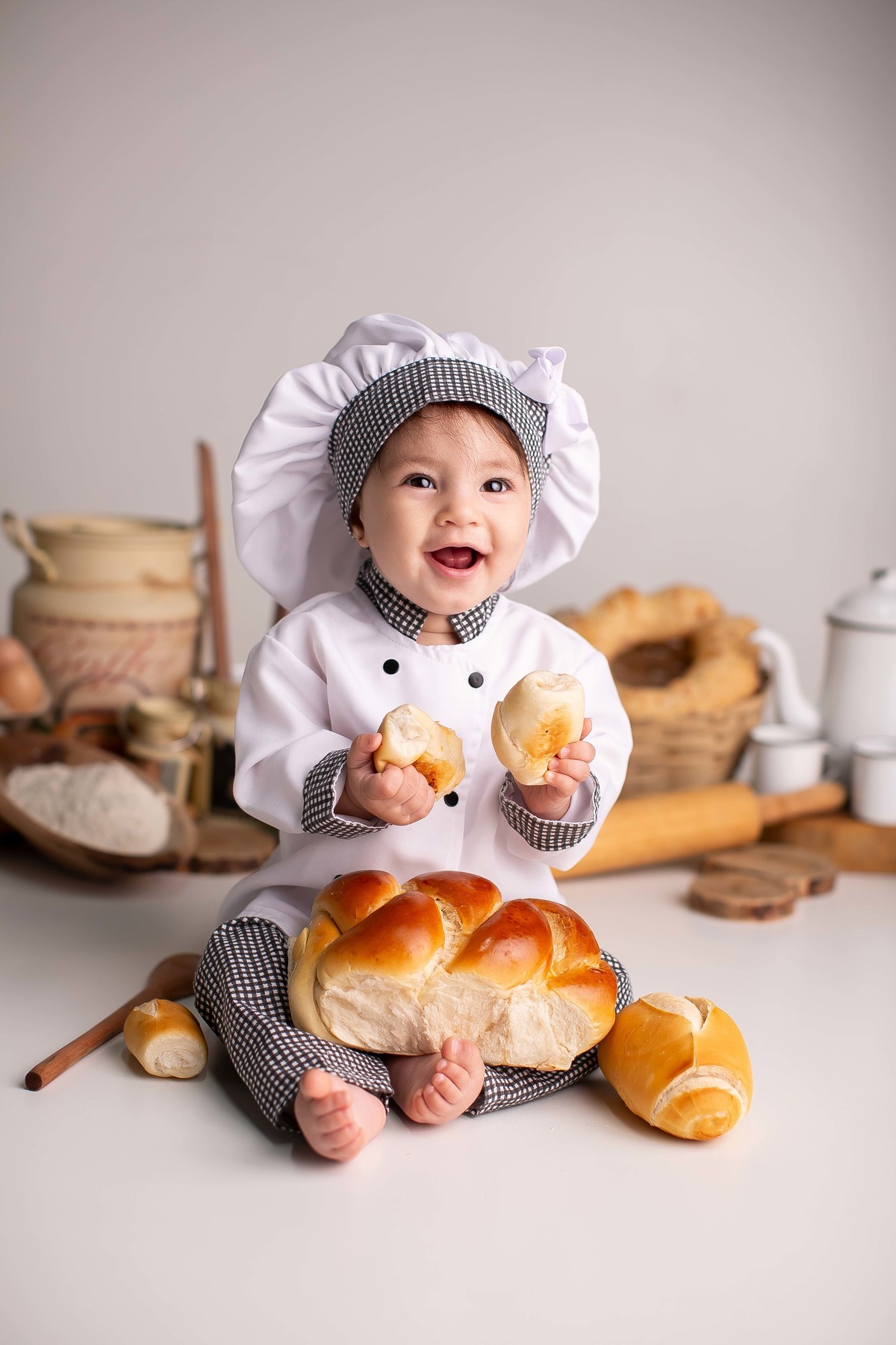 ensaio de bebe 9 meses padeiro padeira pao bolo foto bonita linda mae menina
