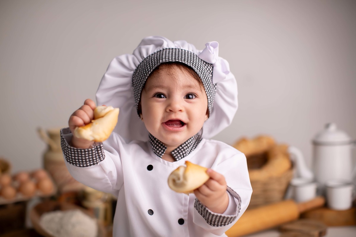 ensaio de bebe 9 meses padeiro padeira pao bolo foto bonita linda mae menina