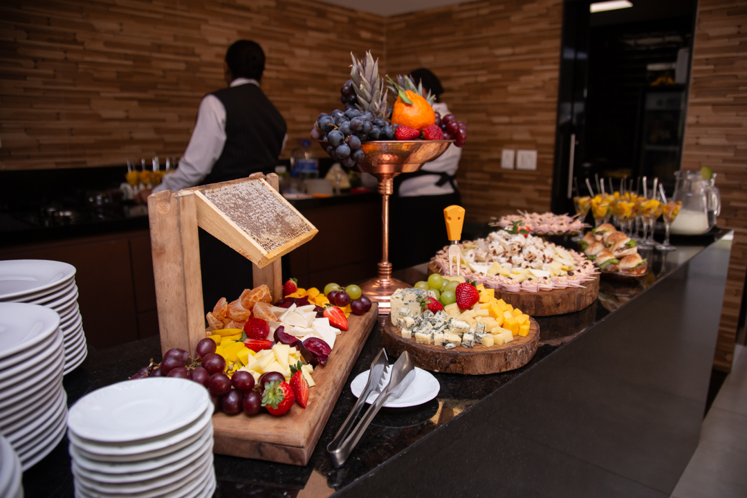 aniversário infantil festa de 1 ano tema confeiteira batizado família doces e confeitaria ensaio de festa infantil fotografias cobertura fotográfica BH primeiro aninho menina  fotos niver cobertura festa evento