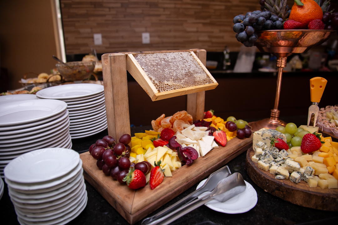 aniversário infantil festa de 1 ano tema confeiteira batizado família doces e confeitaria ensaio de festa infantil fotografias cobertura fotográfica BH primeiro aninho menina  fotos niver cobertura festa evento