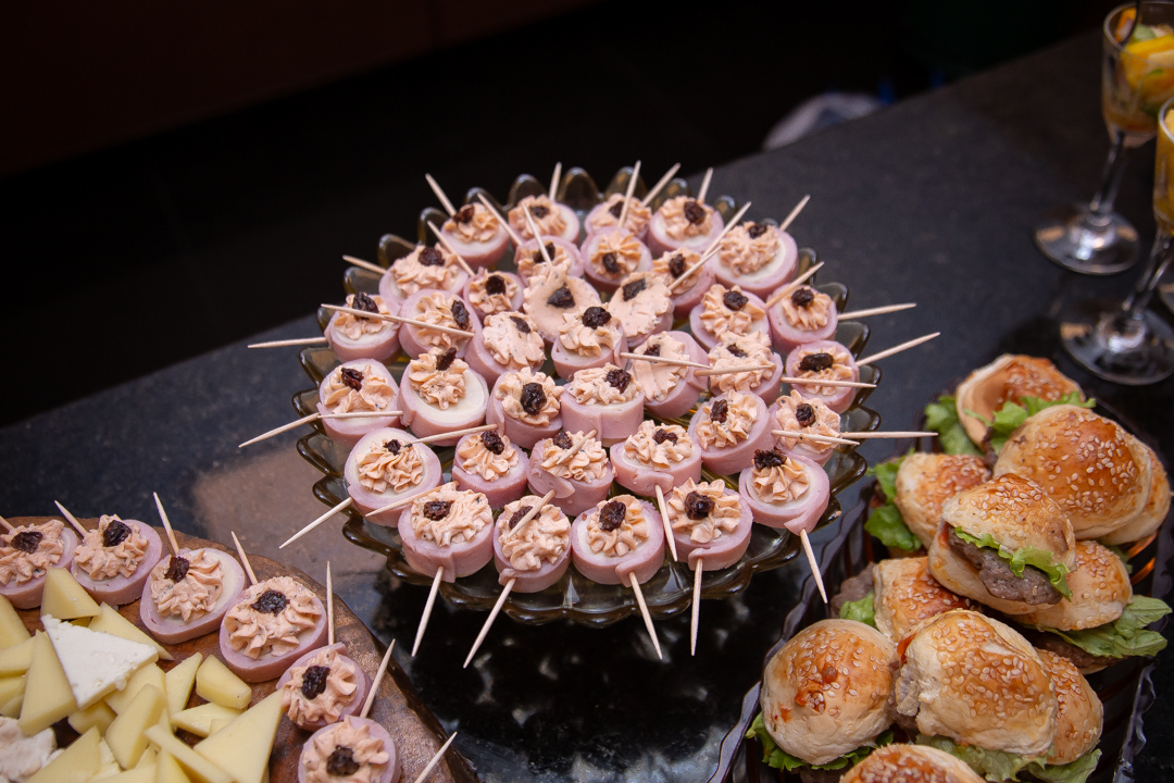 aniversário infantil festa de 1 ano tema confeiteira batizado família doces e confeitaria ensaio de festa infantil fotografias cobertura fotográfica BH primeiro aninho menina  fotos niver cobertura festa evento