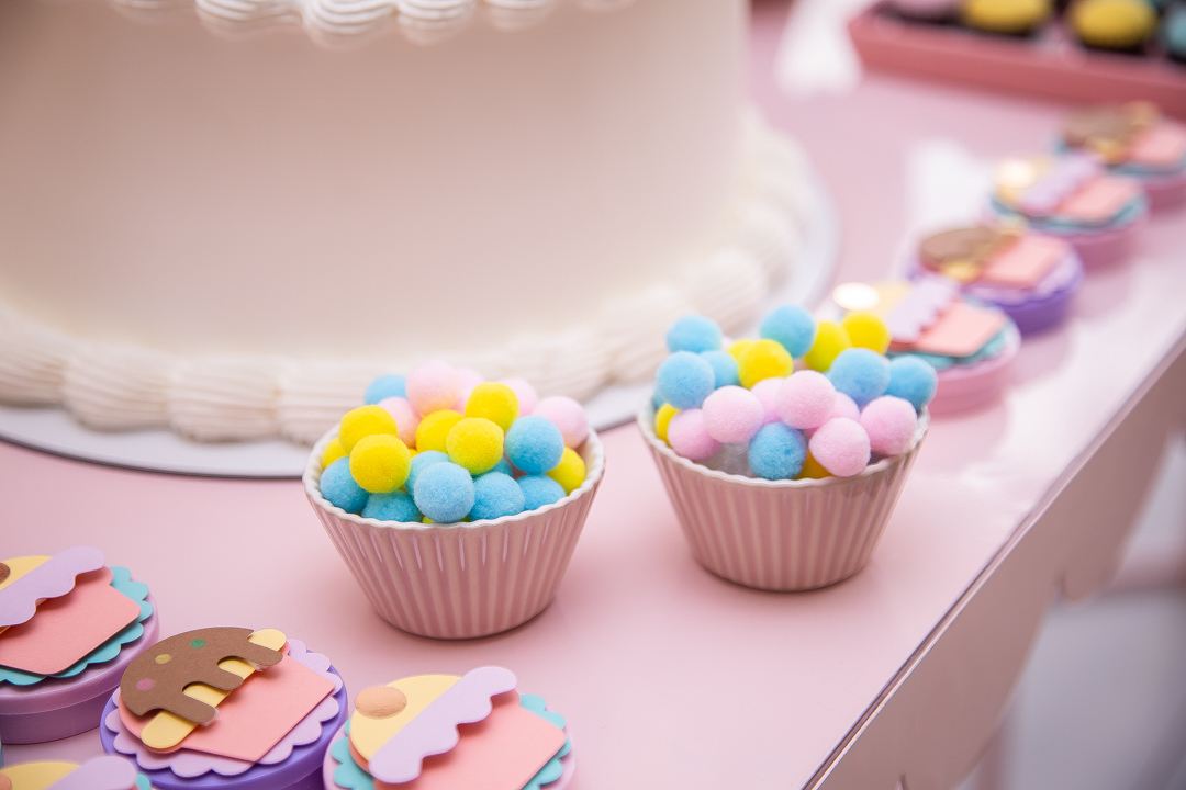 aniversário infantil festa de 1 ano tema confeiteira batizado família doces e confeitaria ensaio de festa infantil fotografias cobertura fotográfica BH primeiro aninho menina  fotos niver cobertura festa evento