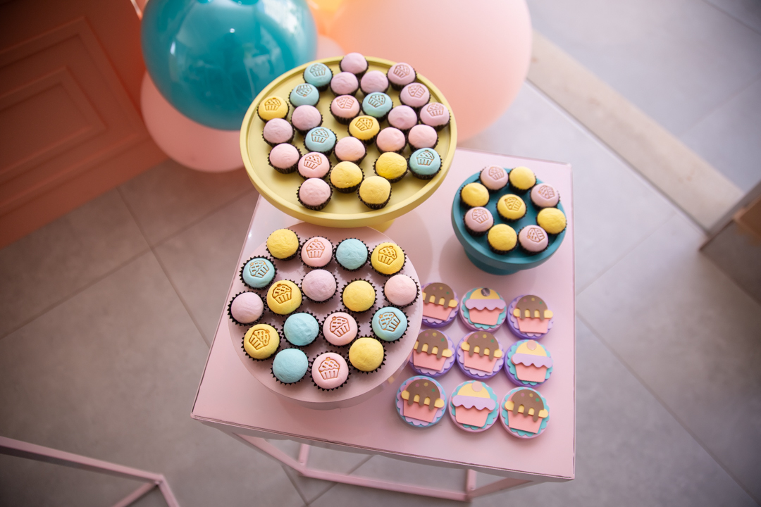 aniversário infantil festa de 1 ano tema confeiteira batizado família doces e confeitaria ensaio de festa infantil fotografias cobertura fotográfica BH primeiro aninho menina  fotos niver cobertura festa evento