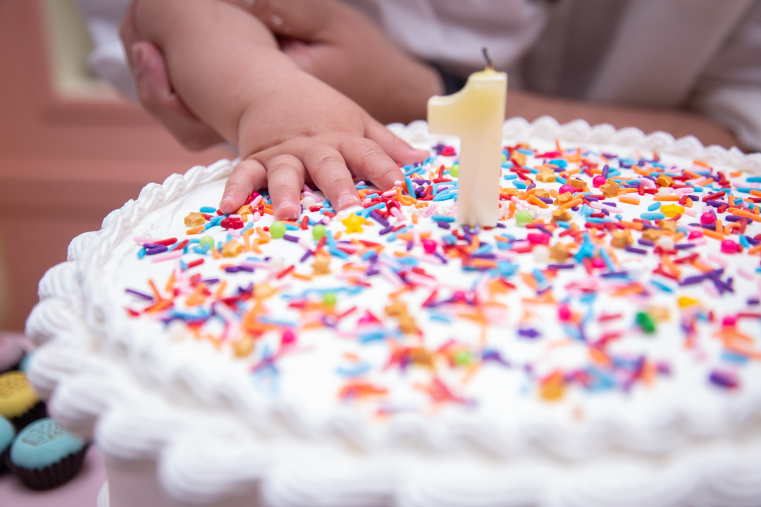aniversário infantil festa de 1 ano tema confeiteira batizado família doces e confeitaria ensaio de festa infantil fotografias cobertura fotográfica BH primeiro aninho menina  fotos niver cobertura festa evento