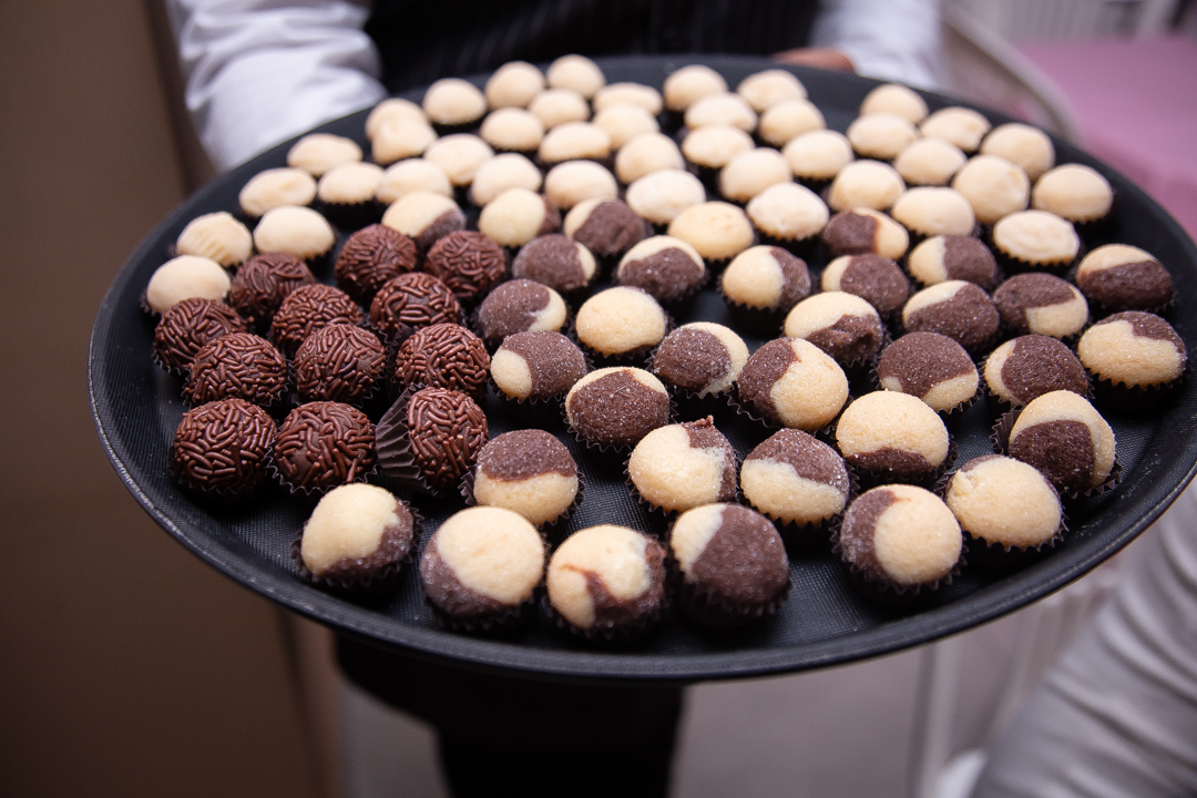 aniversário infantil festa de 1 ano tema confeiteira batizado família doces e confeitaria ensaio de festa infantil fotografias cobertura fotográfica BH primeiro aninho menina  fotos niver cobertura festa evento