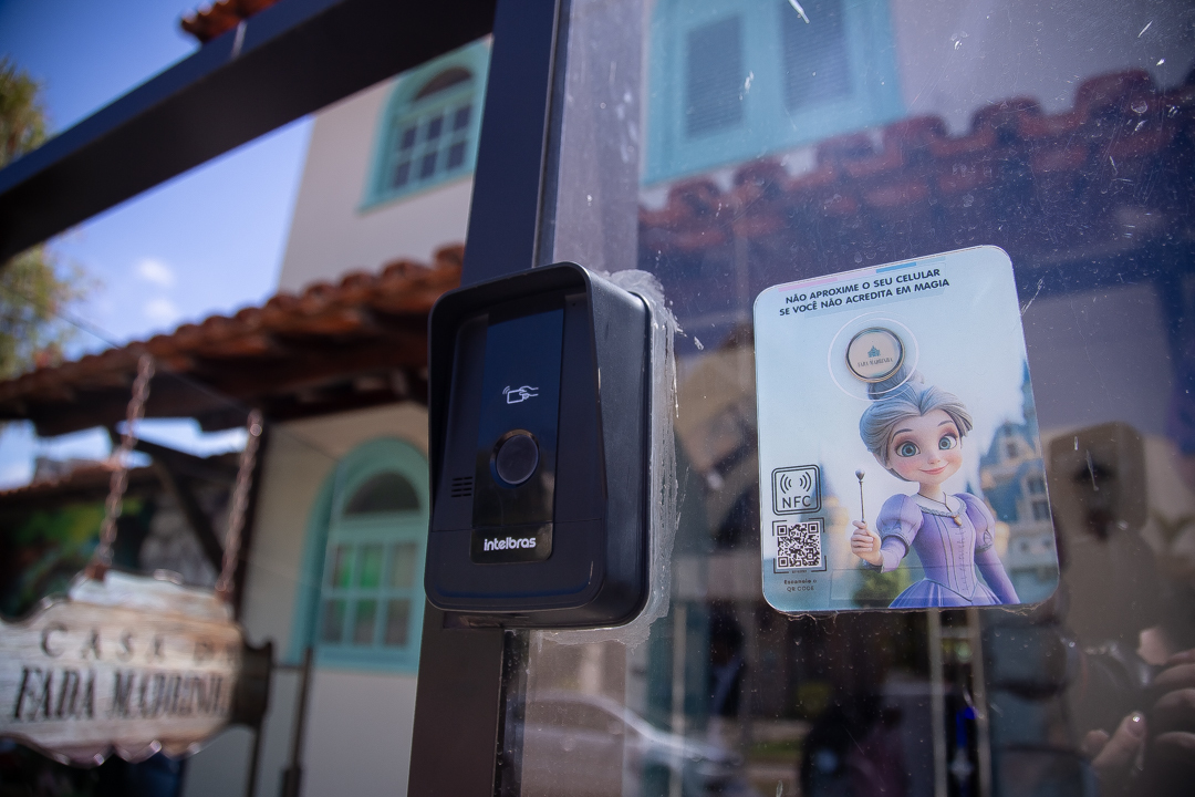 aniversário infantil festa de 1 ano tema rapunzel família ensaio de festa infantil fotografias cobertura fotográfica BH primeiro aninho menina fotos niver cobertura festa evento casa da fada madrinha