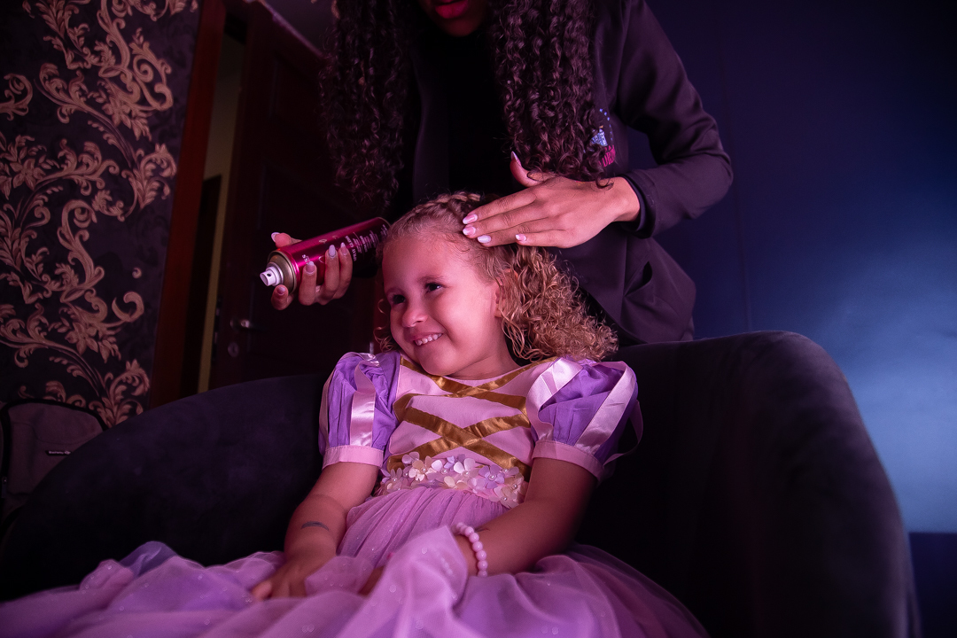 aniversário infantil festa de 1 ano tema rapunzel família ensaio de festa infantil fotografias cobertura fotográfica BH primeiro aninho menina fotos niver cobertura festa evento casa da fada madrinha