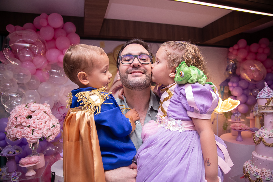 aniversário infantil festa de 1 ano tema rapunzel família ensaio de festa infantil fotografias cobertura fotográfica BH primeiro aninho menina fotos niver cobertura festa evento casa da fada madrinha
